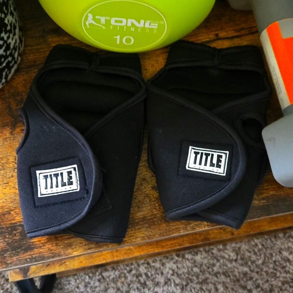 Title boxing hand weights